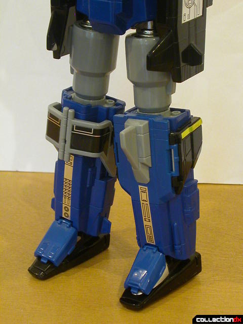 Deluxe Stratoforce Megazord (legs detail)