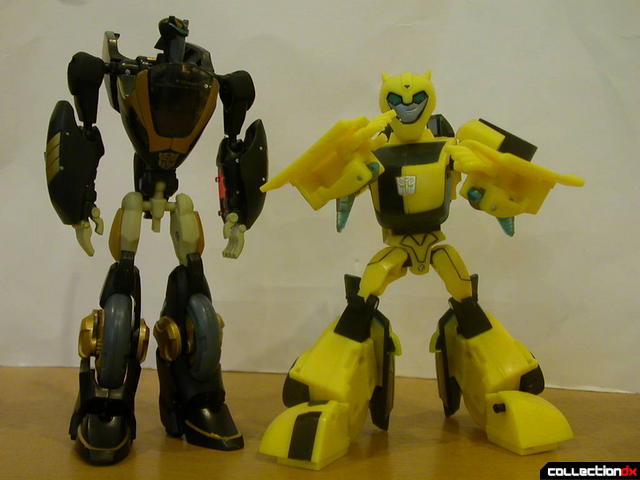 Deluxe-class Prowl (left) and Bumblebee (right)