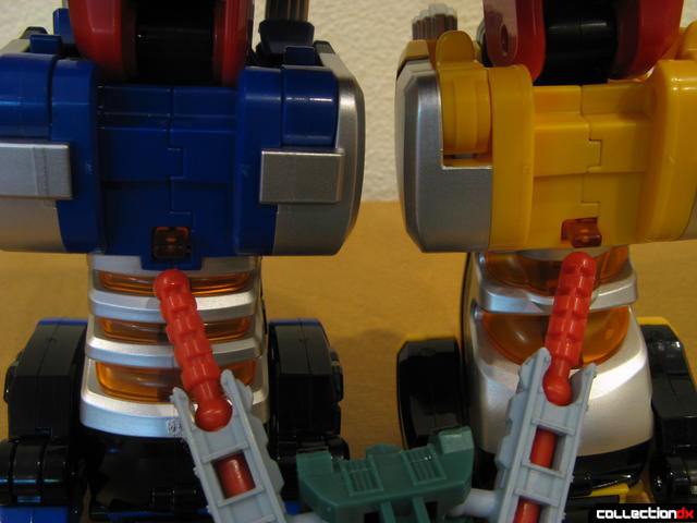 Deluxe Jungle Pride Megazord (leg disconnection tabs pointed out)
