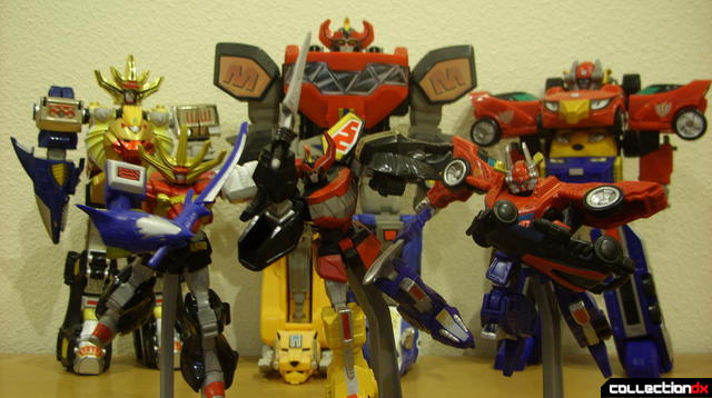 Retrofire Wild Force (L), Mighty Morphin' (C), and High Octane (R) Megazords posed with original Dlx. ver