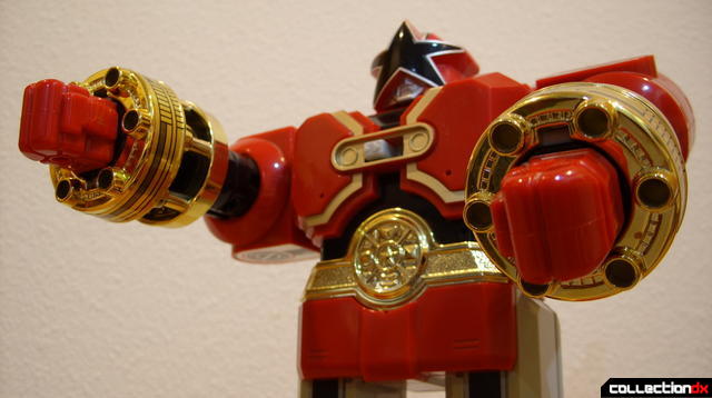 Deluxe Red Battlezord (dramatic angle)
