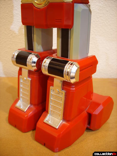 Deluxe Red Battlezord (legs, front)