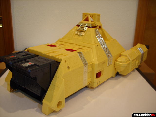 Deluxe Pyramidas The Carrier Zord- Carrier Mode (front)
