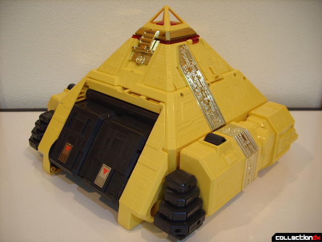 Deluxe Pyramidas The Carrier Zord- Pyramid Mode (front)
