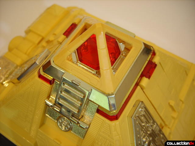 Deluxe Pyramidas The Carrier Zord- Pyramid Mode (jewel covered)