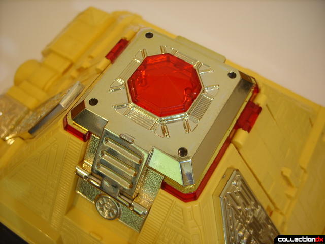 Deluxe Pyramidas The Carrier Zord- Pyramid Mode (jewel uncovered optionally)