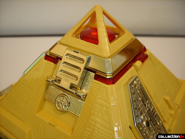 Deluxe Pyramidas The Carrier Zord- Pyramid Mode (peak detail)