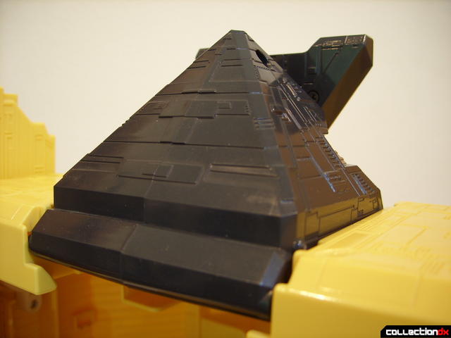 Deluxe Pyramidas The Carrier Zord- Robot Mode (head, back)