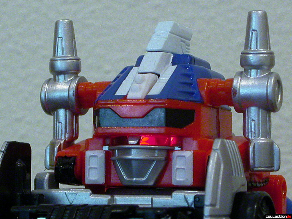Deluxe DriveMax Megazord- eye light-up feature