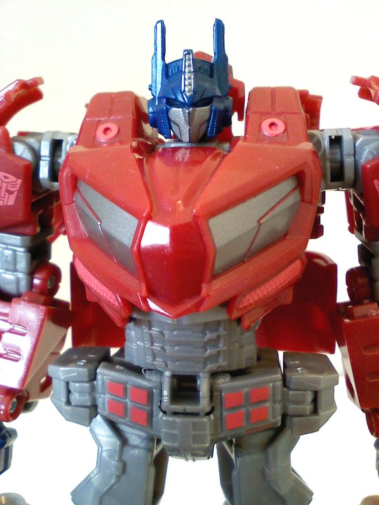 Deluxe Class Optimus Prime (War for Cybertron)