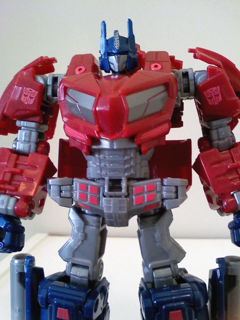 Deluxe Class Optimus Prime (War for Cybertron)