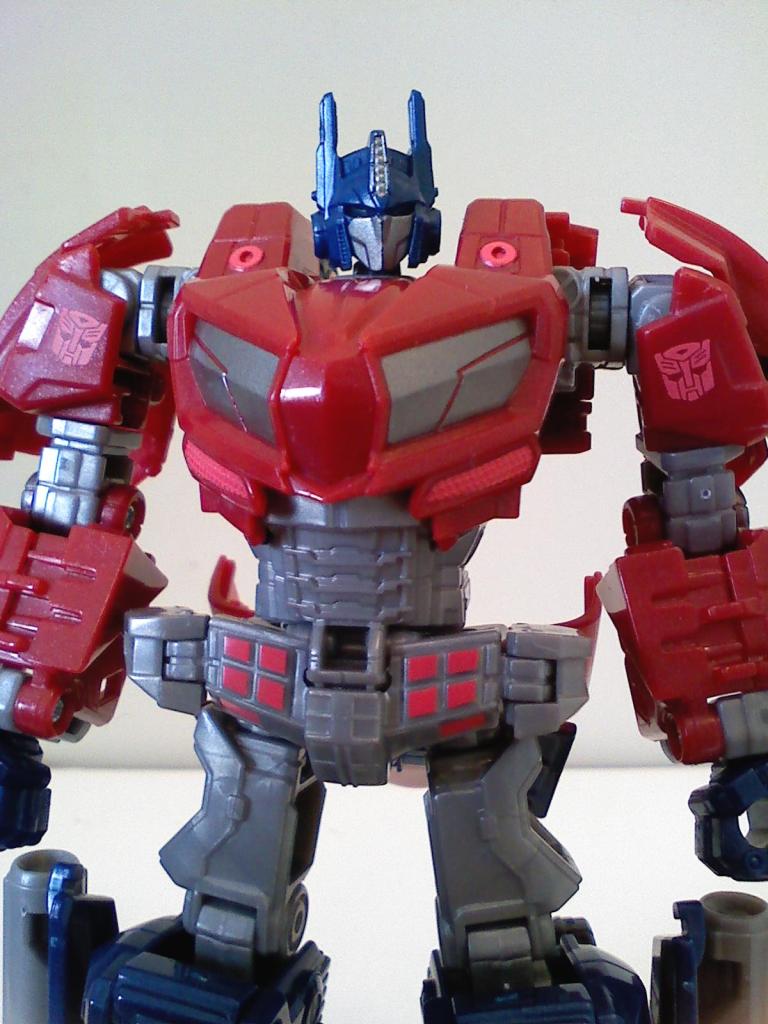 Deluxe Class Optimus Prime (War for Cybertron)