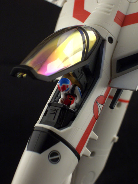 VF-1J Valkyrie with SUPER parts (Hikaru Ichijo TV type)