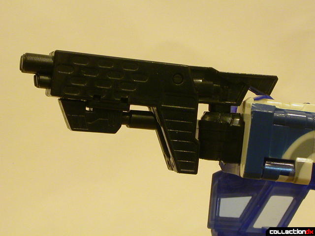 Autobot Ultra Magnus- robot mode (holding laser sub-machinegun)