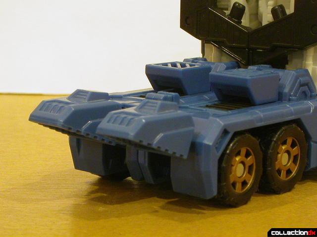 Autobot Ultra Magnus- vehicle mode (back detail)