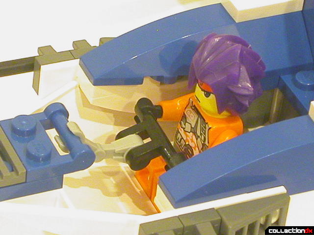 Hybrid Rescue Tank- fighter section (cockpit interior with Ryo minifig)