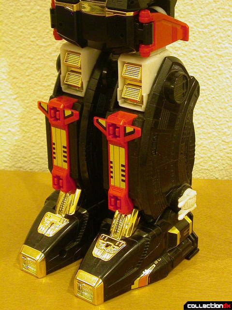 Deluxe Astro Galactic Megazord- Megazord Mode (legs detail)