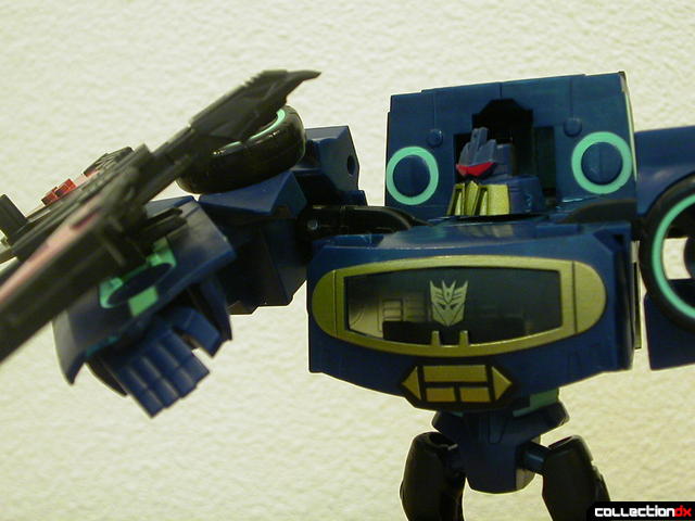 Decepticon Soundwave- robot mode (holding Laserbeak)