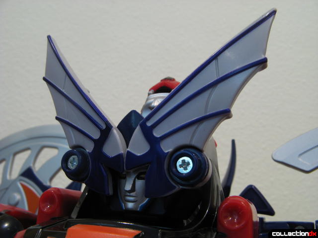 Transforming Fury Megazord Set- Jungle Pride Megazord with Bat Power (head detail)