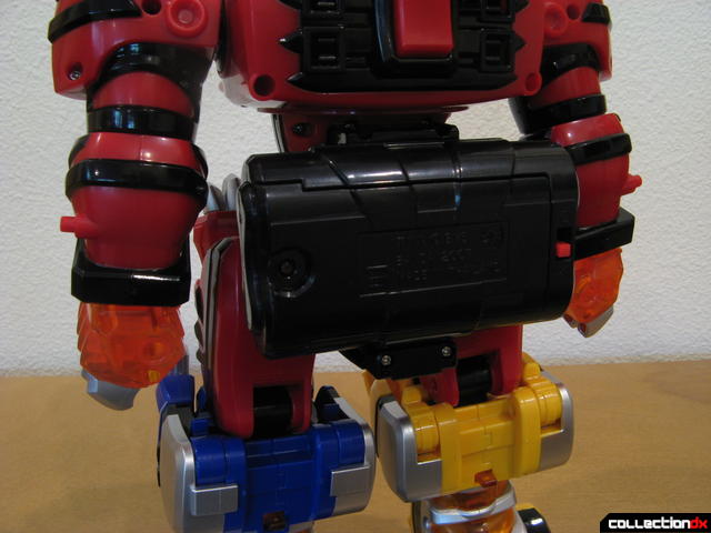 Deluxe Jungle Pride Megazord (battery fanny pack detail)