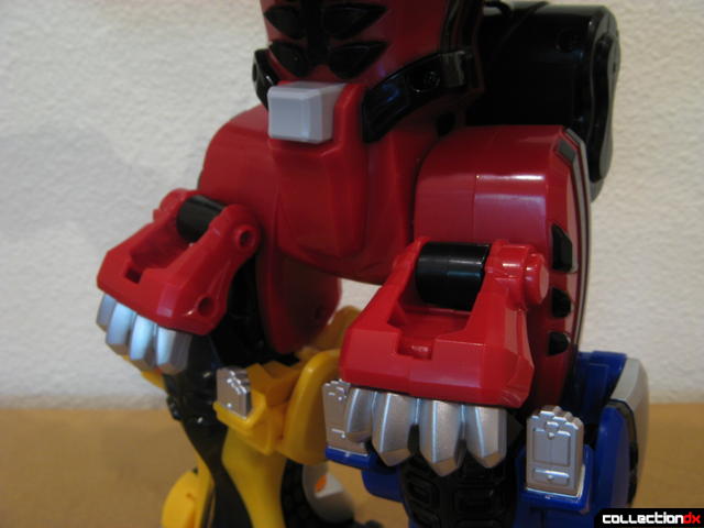 Deluxe Jungle Pride Megazord (Red Tiger's back paws folded down optionally)