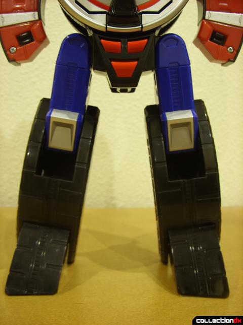 DX Soukou Sharin Go-Roader GT- Action Mode (legs pointed forward)