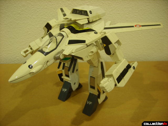 VF-1S Valkyrie - GERWALK Mode (front)