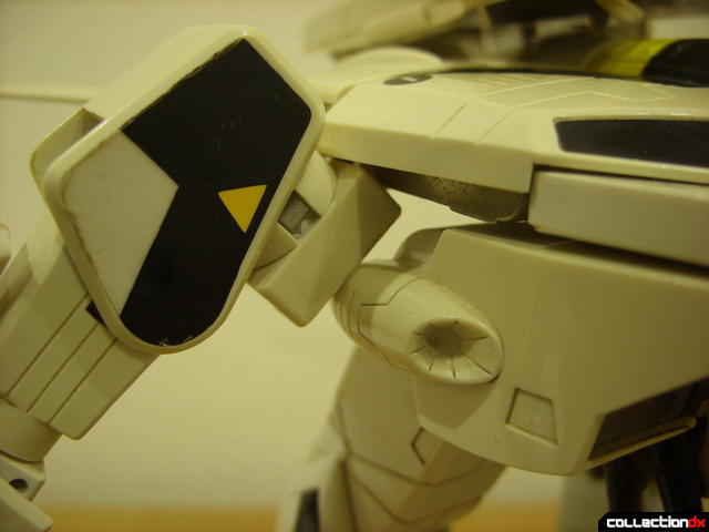 VF-1S Valkyrie - GERWALK Mode (shoulder angle detail, alt.)