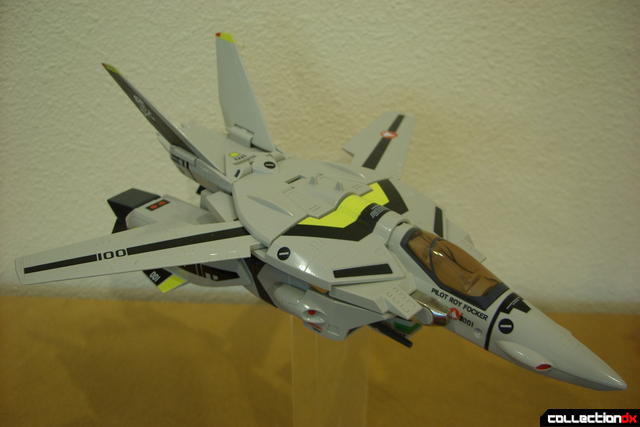 Origin of Valkyrie VF-1S Valkyrie- Fighter Mode dramatic angle (1)