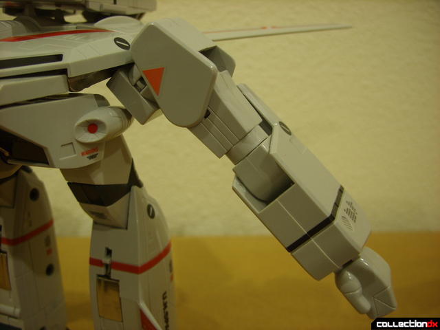 Origin of Valkyrie VF-1J Valkyrie- GERWALK Mode (left arm detail)