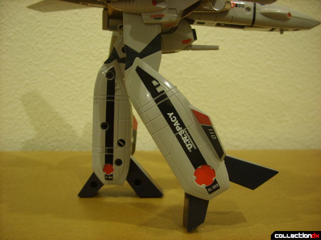 Origin of Valkyrie VF-1A Valkyrie Ichijyo ver.- GERWALK Mode (right leg, posed forward)