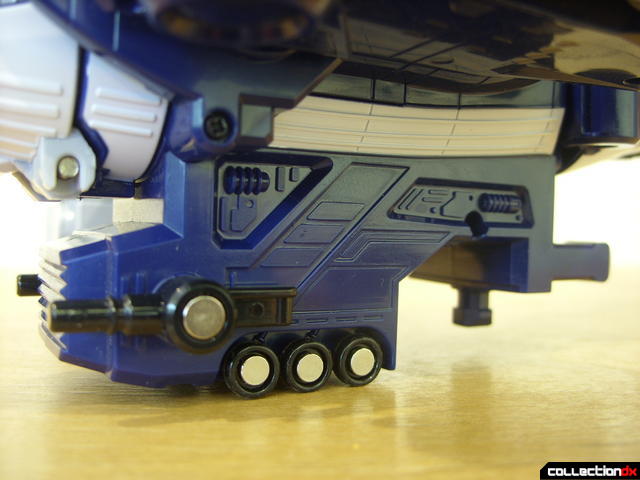 Engine Gattai Series 9- Engine Jumbwhale (undercarriage detail)