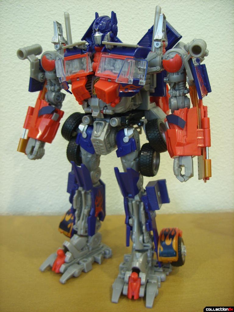 Leader-class Autobot Optimus Prime- robot mode (front)