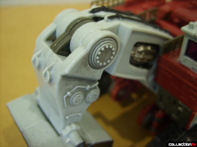 Voyager-class Decepticon Demolishor- vehicle mode (arm detail)