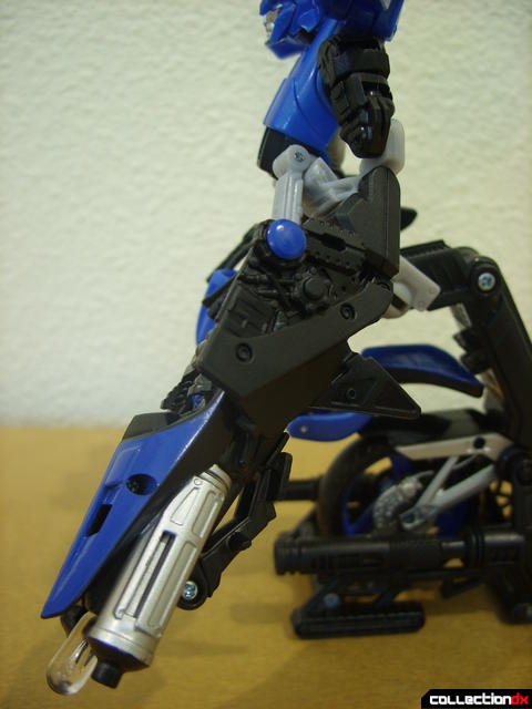 RotF Deluxe-class Autobot Chromia- robot mode (left arm detail) (1)