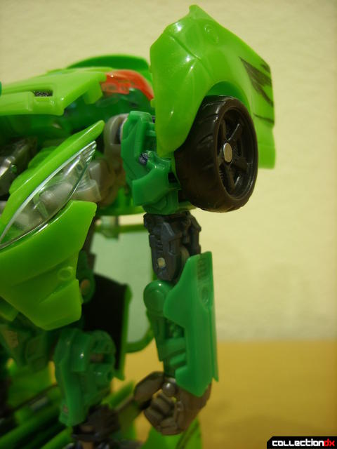 Deluxe-class Autobot Skids- robot mode (left arm detail)