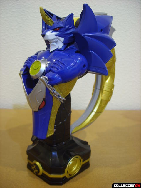 Majuuken Garulu Saber- statue mode (front)