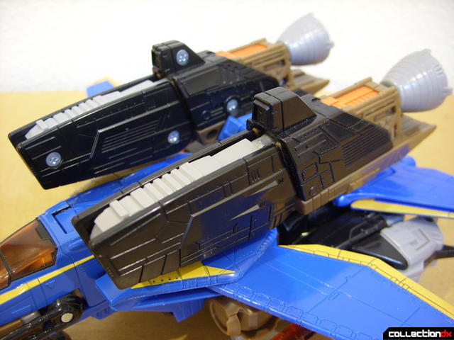 Autobot Tread Bolt with armor- vehicle mode (booster detail)