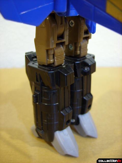 Autobot Tread Bolt without armor- robot mode (legs detail, back)