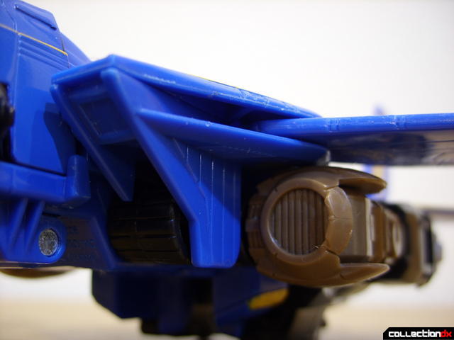 Autobot Tread Bolt without armor- vehicle mode (left air intake detail)