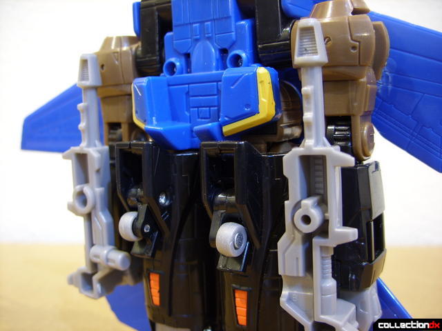 Autobot Tread Bolt without armor- vehicle mode (separated laser guns attached to underside)