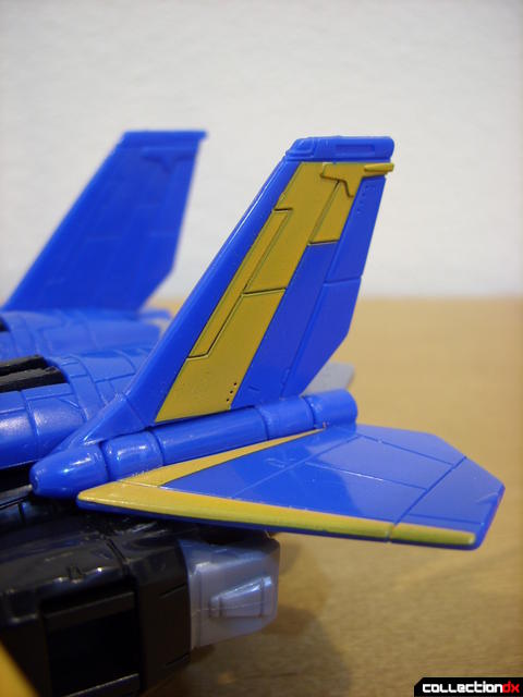 Autobot Tread Bolt without armor- vehicle mode (tail detail)