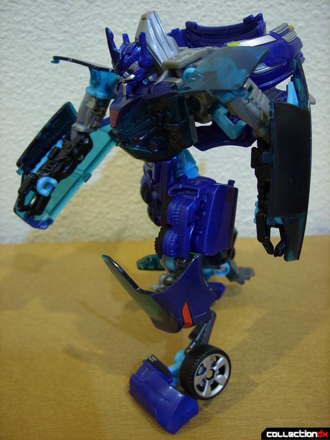 RotF Deluxe-class Autobot Jolt- robot mode posed (1)