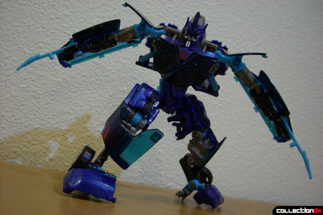 RotF Deluxe-class Autobot Jolt- robot mode posed (2)