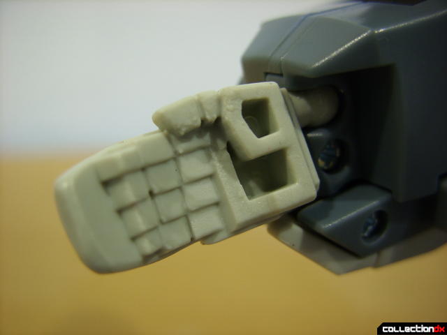 Animated Voyager-class Decepticon Shockwave- Longarm form (right hand detail)