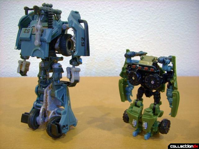 Scout-class Dune Runner (R) and Deluxe-class Landmine (L) in robot mode (back)