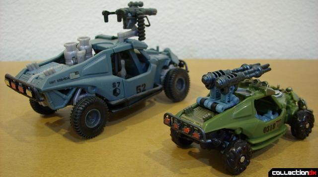 Scout-class Dune Runner (R) and Deluxe-class Landmine (L) in vehicle mode (back)