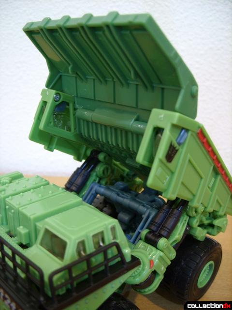 RotF Voyager-class Decepticon Long Haul- vehicle mode (bed detail)(2)