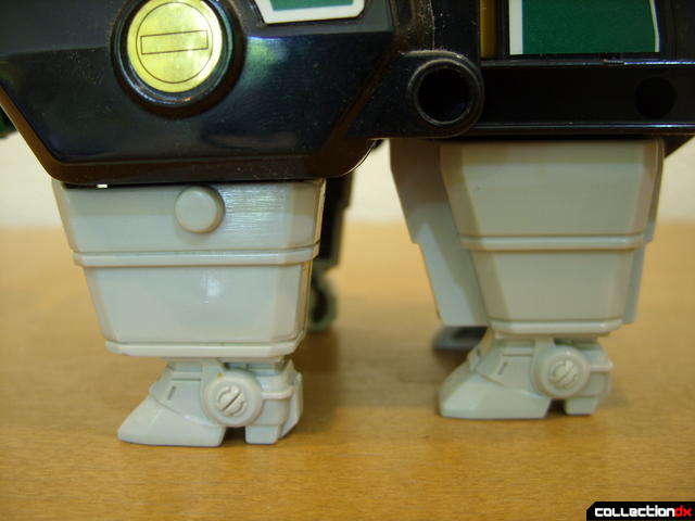 Deluxe Zeo Megazord - Zeo Zord 4 (left legs detail)