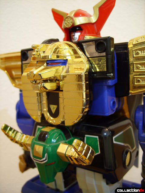 Deluxe Zeo Megazord (front detail)